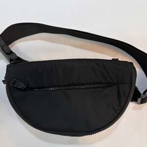 Steve Madden Solid Black Nylon Fanny Pack Belt Bag BFANNY